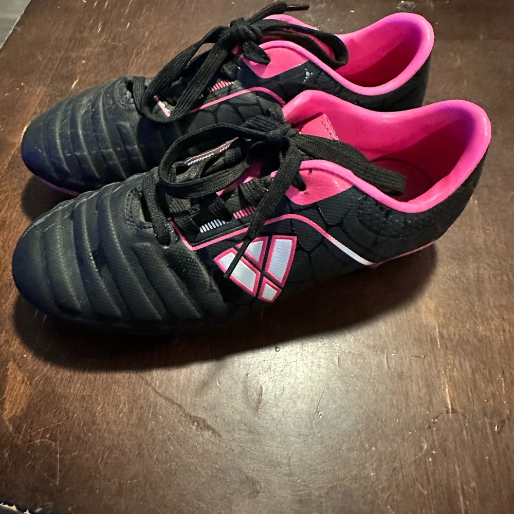 Vizari Pink and Black Cleats